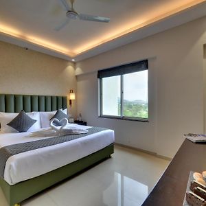 Club King Suite